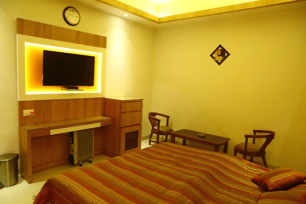 Hotel Deepali Sāgar 外观 照片