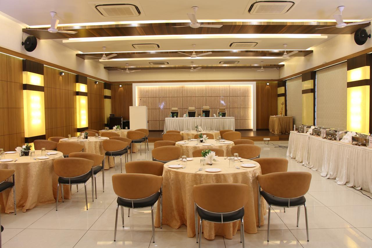 Hotel Deepali Sāgar 外观 照片